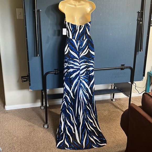 WINDSOR SEQUINED GOWN NWT SZ 7 - Picture 5 of 9